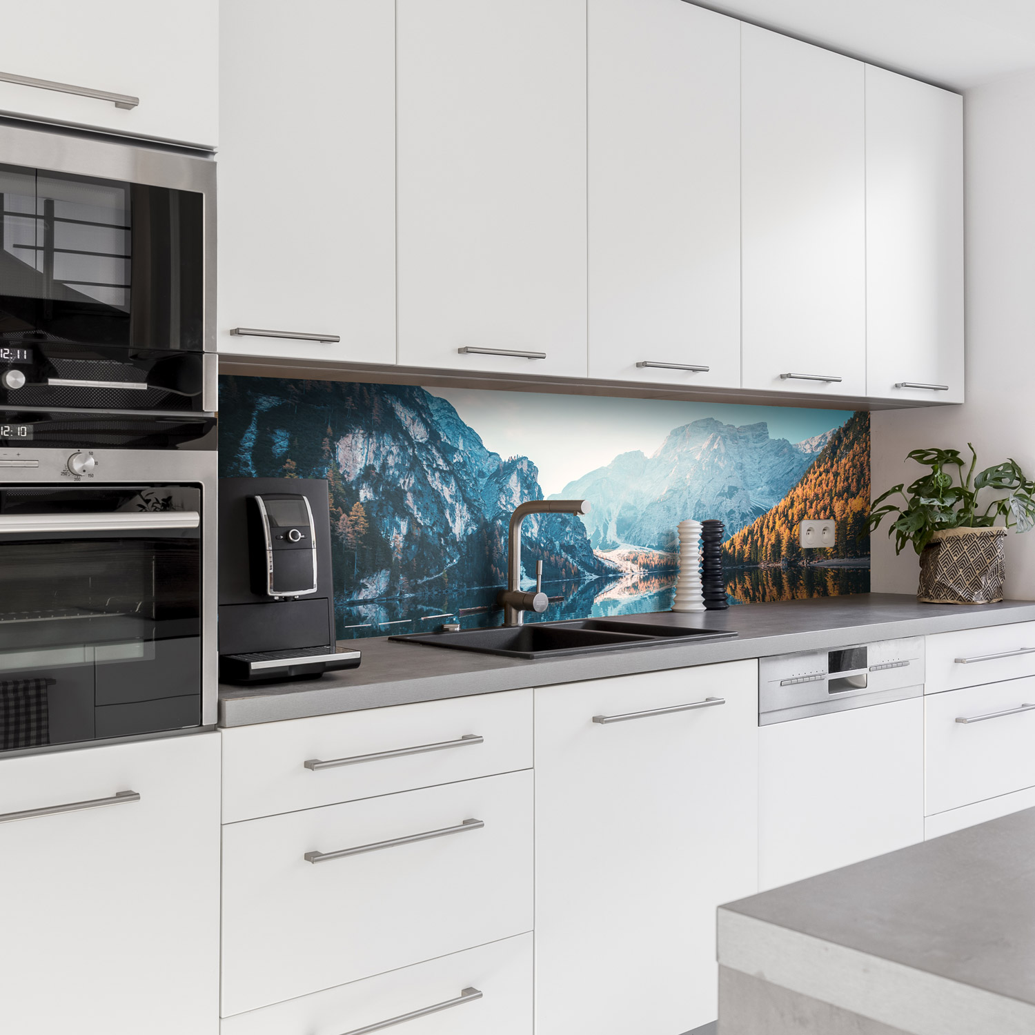 Küchenrückwand mit Berg V4 Motiv als Fliesenersatz und Spritzschutz 